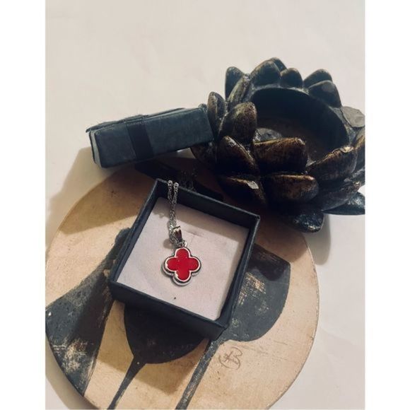 Red and SILVER CLOVER FLOWER NECKLACE - Picture 1 of 6